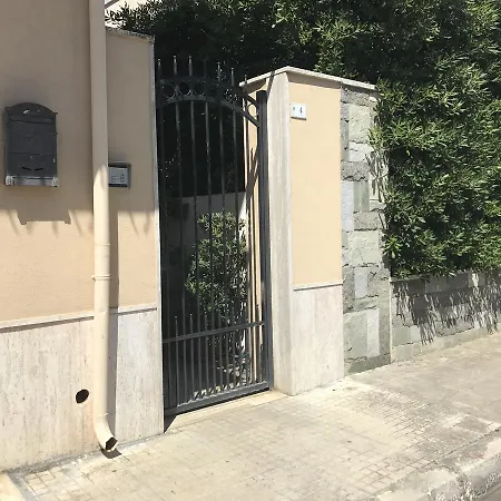 A Due Passi Da Zeus Privatunterkunft Ugento