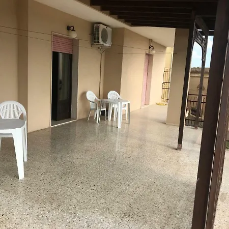 A Due Passi Da Zeus Privatunterkunft Ugento